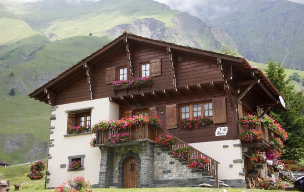 Swiss house on TMB